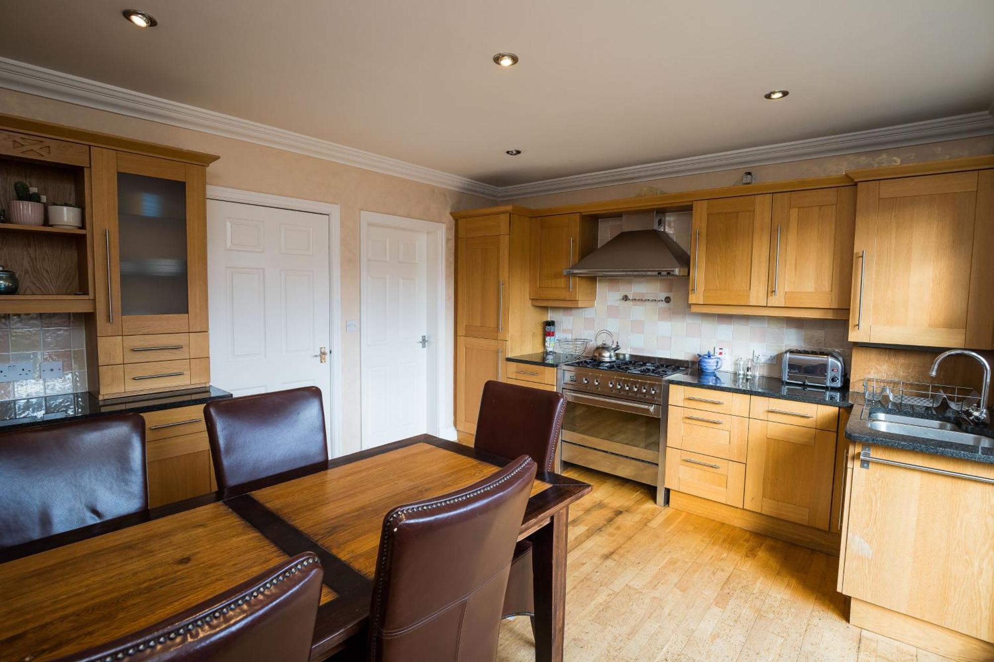 Spacious, 3 Bed House For 6 In Central Chester Hotel Kültér fotó