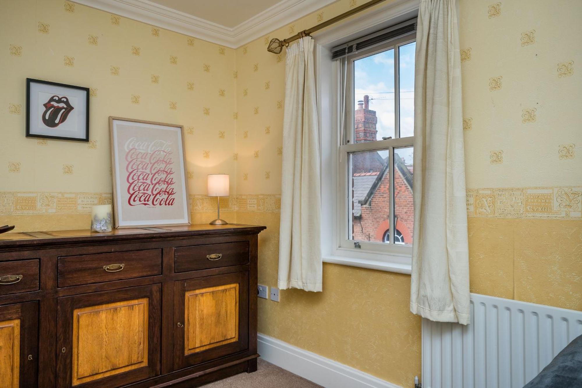 Spacious, 3 Bed House For 6 In Central Chester Hotel Kültér fotó