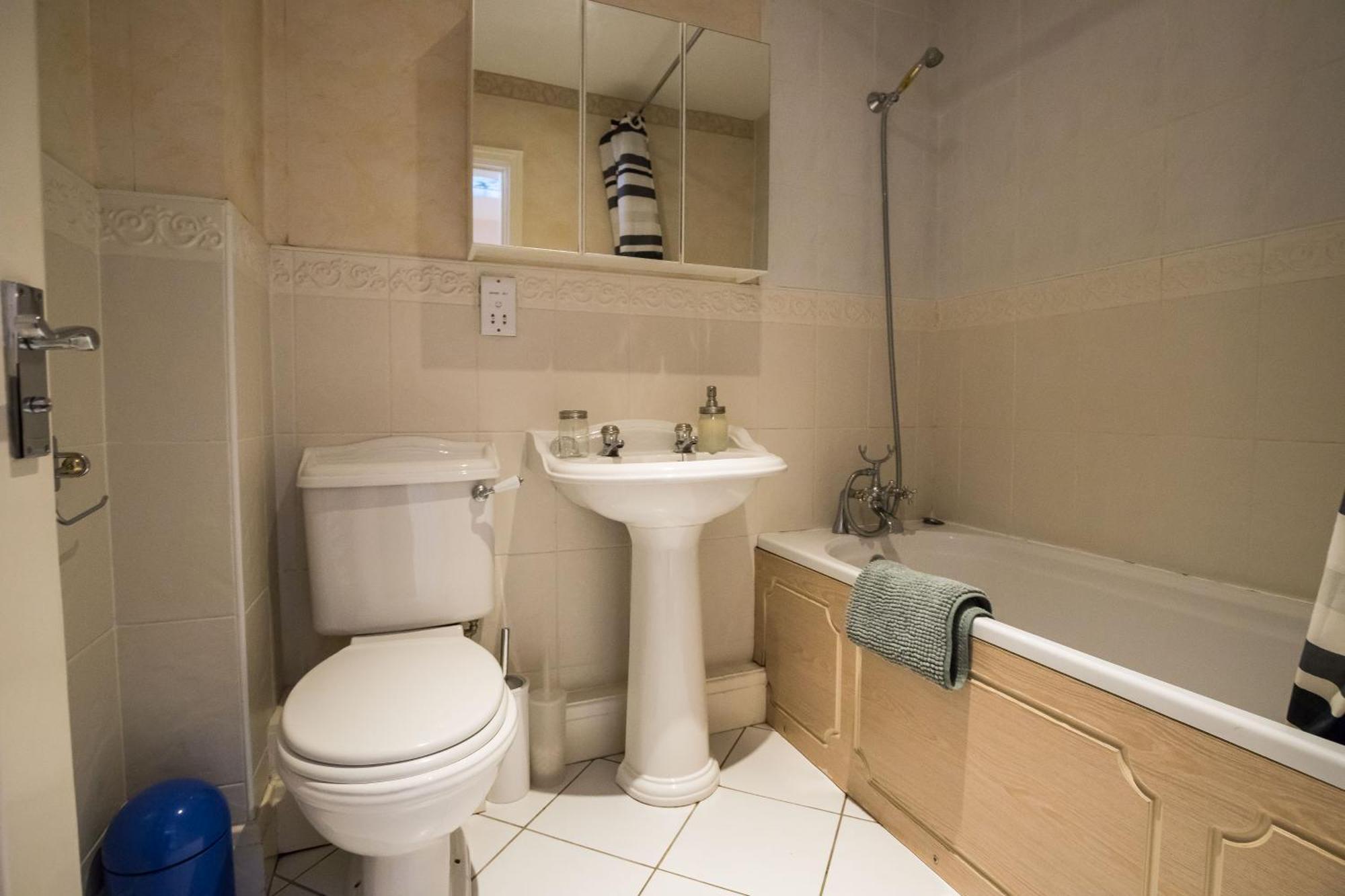 Spacious, 3 Bed House For 6 In Central Chester Hotel Kültér fotó